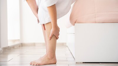 Symptoms like leg cramping and swelling may indicate serious vein issues. (Freepik) Symptoms like leg cramping and swelling may indicate serious vein issues. (Freepik)