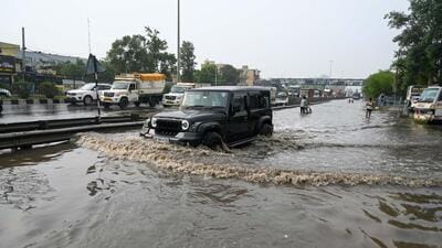 Cars wade through a waterlogged stretch after heavy rain on the National Highway-48 on June 17. (Parveen Kumar/HT Photo) Cars wade through a waterlogged stretch after heavy rain on the National Highway-48 on June 17. (Parveen Kumar/HT Photo)