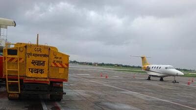 Following the scare, the airport authorities coordinated with the Pune Municipal Corporation’s (PMC) dog squad, which captured five stray dogs from the area on Monday. (HT PHOTO) Following the scare, the airport authorities coordinated with the Pune Municipal Corporation’s (PMC) dog squad, which captured five stray dogs from the area on Monday. (HT PHOTO)