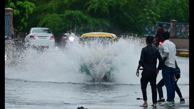 Lucknow recorded 16.6 mm rainfall between 8:30am and 5:30pm on Monday. (Deepak Gupta/HT Photo) Lucknow recorded 16.6 mm rainfall between 8:30am and 5:30pm on Monday. (Deepak Gupta/HT Photo)