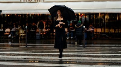 To navigate monsoon fashion, avoid thick fabrics and light colours that show stains easily. (Unsplash) To navigate monsoon fashion, avoid thick fabrics and light colours that show stains easily. (Unsplash)