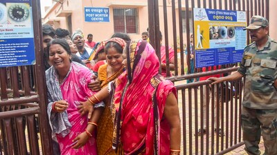 Family members of a victim mourn at a hospital after a stampede near Shree Gundicha Temple, in Puri, Odisha, Sunday, June 29, 2025. (PTI) Family members of a victim mourn at a hospital after a stampede near Shree Gundicha Temple, in Puri, Odisha, Sunday, June 29, 2025. (PTI)