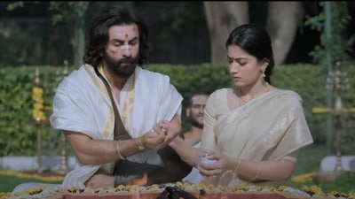 Rashmika Mandanna defends Sandeep Reddy Vanga's Animal. Rashmika Mandanna defends Sandeep Reddy Vanga's Animal.