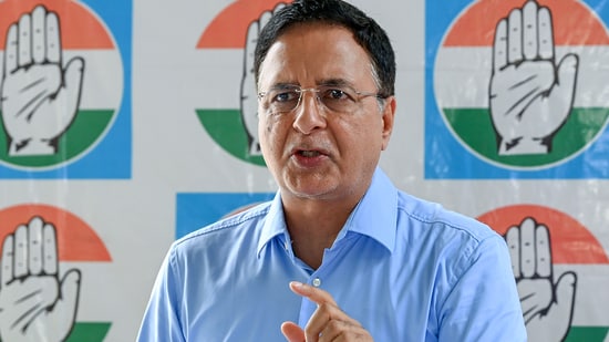 Randeep Surjewala visits Karnataka amid chatter of September shake-up (ANI)