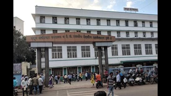 The state government has now announced that a cancer hospital for western Maharashtra will be set up on the land, located opposite Sassoon General Hospital. (HT FILE PHOTO)