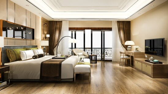 There's much more to booking a hotel, beyond the price. (Freepik)