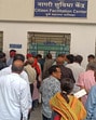 As the citizens were unable to pay the tax online, they rushed to citizens facility centres to avail the facility. (HT PHOTO)