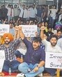 Resident doctors and MBBS interns protest for demands at Guru Nanak Dev Hospital in Amritsar on Monday. (Sameer Sehgal/ht) Resident doctors and MBBS interns protest for demands at Guru Nanak Dev Hospital in Amritsar on Monday. (Sameer Sehgal/ht)