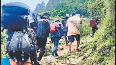 Char Dham yatris from Maharashtra trek to escape starvation Char Dham yatris from Maharashtra trek to escape starvation