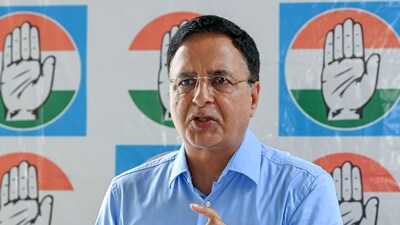 Randeep Surjewala visits Karnataka amid chatter of September shake-up (ANI) Randeep Surjewala visits Karnataka amid chatter of September shake-up (ANI)