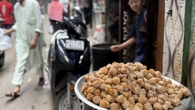 Anarse ki goli is a goli—sphere—embedded with til seeds, and has the size of a chhota rasgulla. (HT) Anarse ki goli is a goli—sphere—embedded with til seeds, and has the size of a chhota rasgulla. (HT)