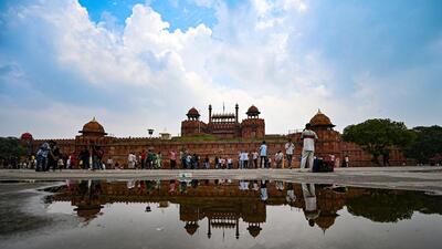 Clouds over the Red Fort on Tuesday as the city recorded maximum and minimum at 35.1°C and 25.2°C, respectively. (Sanchit Khanna/HT Photo) Clouds over the Red Fort on Tuesday as the city recorded maximum and minimum at 35.1°C and 25.2°C, respectively. (Sanchit Khanna/HT Photo)