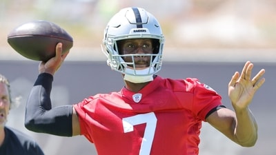 During a youth football event, Raiders QB Geno Smith engaged in a verbal spat over trash talk, emphasizing his high salary. (Photo by Ethan Miller / GETTY IMAGES NORTH AMERICA / Getty Images via AFP) (Getty Images via AFP) During a youth football event, Raiders QB Geno Smith engaged in a verbal spat over trash talk, emphasizing his high salary. (Photo by Ethan Miller / GETTY IMAGES NORTH AMERICA / Getty Images via AFP) (Getty Images via AFP)