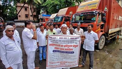 Heavy vehicle transporters are set to go on indefinite strike from 12 midnight Tuesday. Their main demands are that unjust fines should be stopped immediately and all types of fines imposed on e-challans should be waived. (Praful Gangurde / HT Photo) Heavy vehicle transporters are set to go on indefinite strike from 12 midnight Tuesday. Their main demands are that unjust fines should be stopped immediately and all types of fines imposed on e-challans should be waived. (Praful Gangurde / HT Photo)