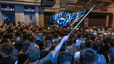 Islamist protesters clash with Turkish anti riot police officers as they gather to protests Leman cartoon magazine in Istanbul. (AFP)