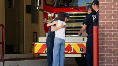 A person hugs a Coeur d’Alene firefighter after delivering milkshakes to their fire station a day after two firefighters were shot dead while responding to a fire and the body of a man was later found with a gun nearby in the Canfield Mountain area outside Coeur d’Alene, Idaho, U.S. June 30, 2025.  REUTERS/David Ryder (REUTERS)