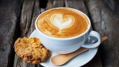 Coffee is one of the world’s most popular beverages, and it’s slowly shaping travel trails by turning cafés into cultural destinations. (Freepik) Coffee is one of the world’s most popular beverages, and it’s slowly shaping travel trails by turning cafés into cultural destinations. (Freepik)