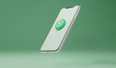 WhatsApp tests a feature to add and switch between two accounts on one iPhone (Freepik)
