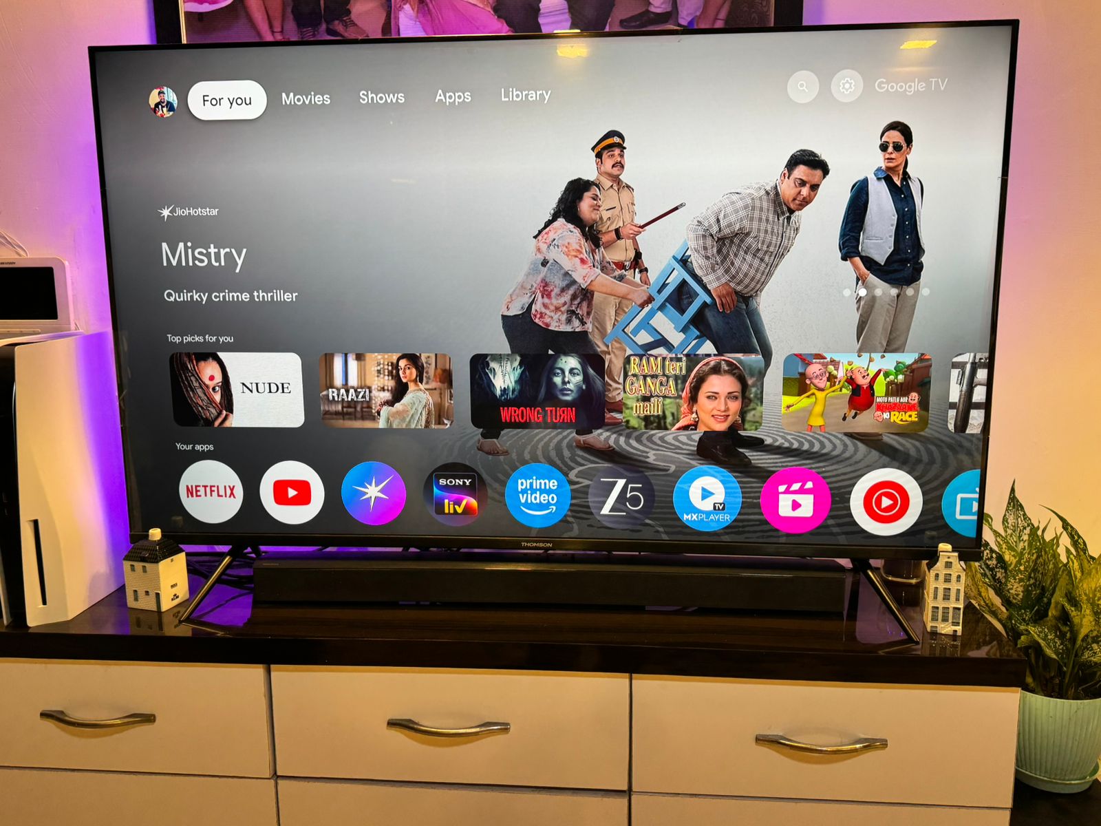 With vibrant colours, good upscaling, wide viewing angles, and responsive software, this is a TV that punches above its weight. (Ayushmann Chawla) With vibrant colours, good upscaling, wide viewing angles, and responsive software, this is a TV that punches above its weight. (Ayushmann Chawla)