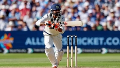 Ravindra Jadeja showed all his experience and class with the bat to work his way to 41*, playing a very able support role to Gill throughout the third session. (@BCCI X)
