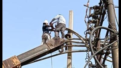 Around 1,230 outsourced employees across Ludhiana district have went on a statewide strike since Tuesday. (HT File photo) Around 1,230 outsourced employees across Ludhiana district have went on a statewide strike since Tuesday. (HT File photo)