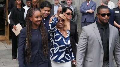 Diddy's mom gave a big thumps up to the crowd and rapper's fans who were awating outside the court. (AFP via Getty Images)