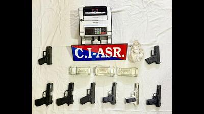Eight pistols, including 9mm Glock, 1kg heroin and ₹2.9 lakh drug money recovered from the accused’s possession. (HT Photo) Eight pistols, including 9mm Glock, 1kg heroin and ₹2.9 lakh drug money recovered from the accused’s possession. (HT Photo)