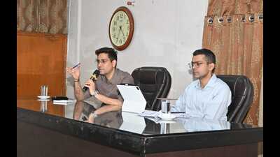 MC Commissioner Aaditya Dachalwal addressing a meeting with MC joint commissioner Ankur Mahindroo in Ludhiana on Wednesday. (HT Photo)