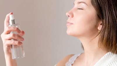 Face mist hydrates your skin. (Freepik) Face mist hydrates your skin. (Freepik)