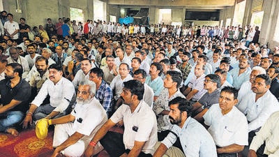 Traders protest MNS slap politics in Mira Road Traders protest MNS slap politics in Mira Road