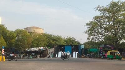 According to the Noida authority, a road was planned on Khasra numbers 331 and 332 of village Hajipur, connecting Sectors 46, 47, and 99 directly to Sector 98. As most of the road has already been built, construction on the final 200-metre stretch was blocked by illegal structures on the disputed land. (HT Photos)