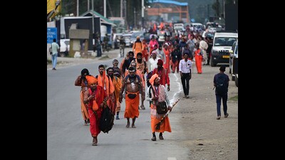 First batch of the Amarnath pilgrims on their way to the Amarnath cave on the Pahalgam route, about 90 kilometers south of Srinagar on Thursday. (Waseem Andrabi/HT) First batch of the Amarnath pilgrims on their way to the Amarnath cave on the Pahalgam route, about 90 kilometers south of Srinagar on Thursday. (Waseem Andrabi/HT)