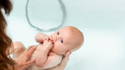 Baby skin is very sensitive, needing essential care. (Freepik) Baby skin is very sensitive, needing essential care. (Freepik)