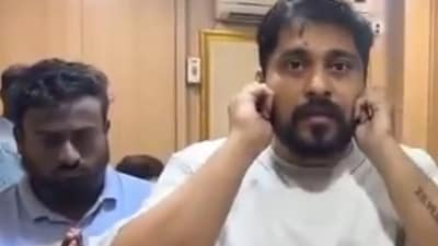 The shop staff members made to hold their ears and admit that they were wrong before the camera in the video clip. (X) The shop staff members made to hold their ears and admit that they were wrong before the camera in the video clip. (X)