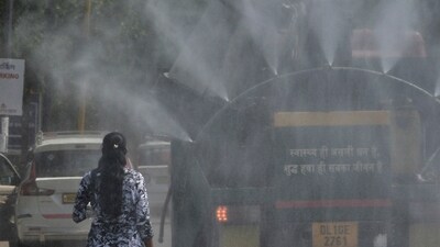Anti-smog guns being used to spray water droplets to curb air pollution in New Delhi. (PTI) Anti-smog guns being used to spray water droplets to curb air pollution in New Delhi. (PTI)