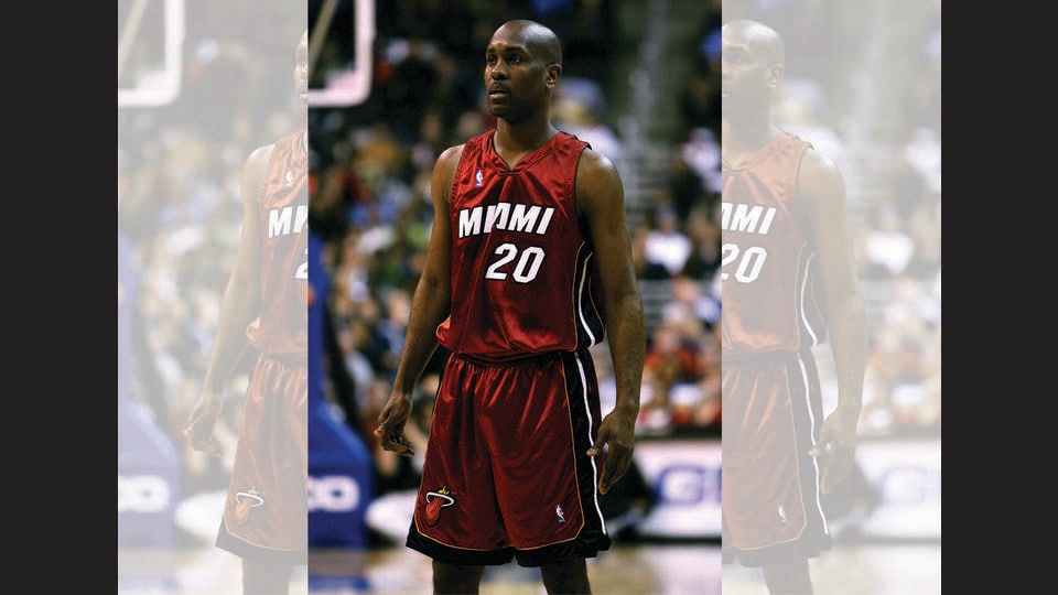 Former basketball player Gary Payton likes to play Dominoes on his phone before bed.