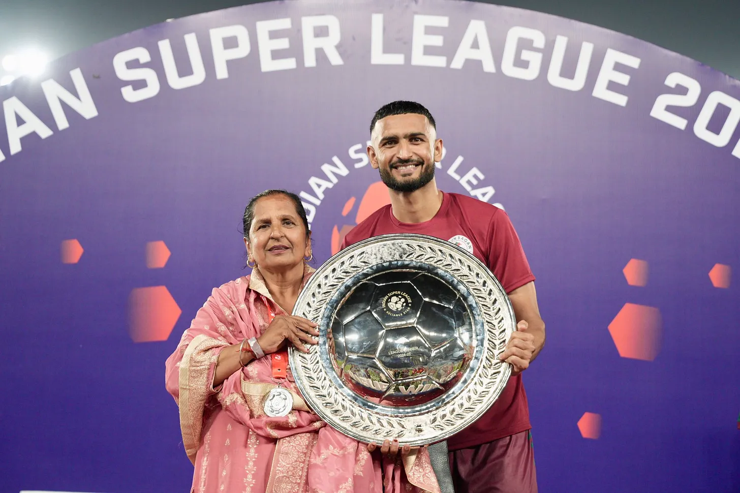 The proposal will be deemed to have worked if Mohun Bagan Super Giant deploy Manvir Singh as No. 9 and not wide right. (Manvir Singh on X) The proposal will be deemed to have worked if Mohun Bagan Super Giant deploy Manvir Singh as No. 9 and not wide right. (Manvir Singh on X)