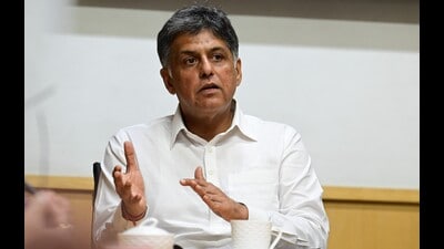 Chandigarh MP Manish Tewari interacting with Hindustan Times staffers in Mohali on Thursday. (HT Photo) Chandigarh MP Manish Tewari interacting with Hindustan Times staffers in Mohali on Thursday. (HT Photo)