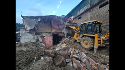 Rescue works underway in Thunag area of Mandi district on Friday. (HT Photo)