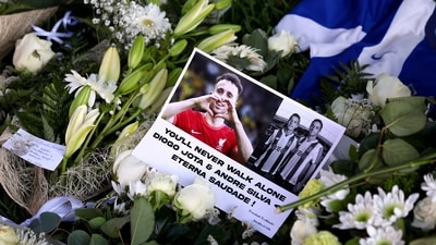 A note is placed upon flowers that were left near the Chapel of the Resurrection, where the wake for Liverpool's Portuguese soccer player Diogo Jota and his brother Andre Silva was organised on July 4, 2025. REUTERS/Pedro Nunes (REUTERS)
