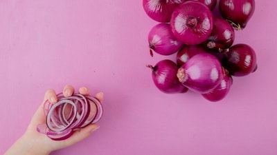 Onion juice could be part of your haircare routine. (Freepik) Onion juice could be part of your haircare routine. (Freepik)