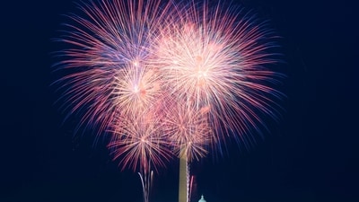 Lighting up the night sky along the National Mall, fireworks dazzled over the Lincoln Memorial, Washington Monument, and US Capitol during Fourth of July celebrations in Washington. (AP Photo/Jose Luis Magana) (AP) Lighting up the night sky along the National Mall, fireworks dazzled over the Lincoln Memorial, Washington Monument, and US Capitol during Fourth of July celebrations in Washington. (AP Photo/Jose Luis Magana) (AP)