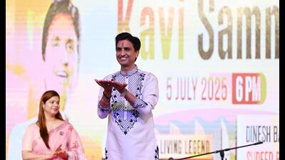 Famous Hindi poet at the UP Mango Festival 2025 in Lucknow on July 5. (Sourced) Famous Hindi poet at the UP Mango Festival 2025 in Lucknow on July 5. (Sourced)