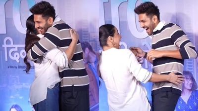Kartik Aaryan and Vidya Balan at Metro In Dino premiere. Kartik Aaryan and Vidya Balan at Metro In Dino premiere.