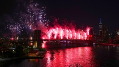 Fireworks cast a bright red glow over the Brooklyn Bridge during the Macy’s Fourth of July show on July 4, 2025, in New York City. (Photo by Adam Gray / GETTY IMAGES NORTH AMERICA / Getty Images via AFP) (Getty Images via AFP) Fireworks cast a bright red glow over the Brooklyn Bridge during the Macy’s Fourth of July show on July 4, 2025, in New York City. (Photo by Adam Gray / GETTY IMAGES NORTH AMERICA / Getty Images via AFP) (Getty Images via AFP)