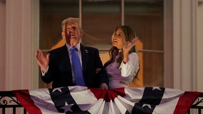 Trump and Melania wave during Fourth of July celebrations at the White House, in Washington, D.C., U.S., July 4, 2025. REUTERS/Ken Cedeno (REUTERS)
