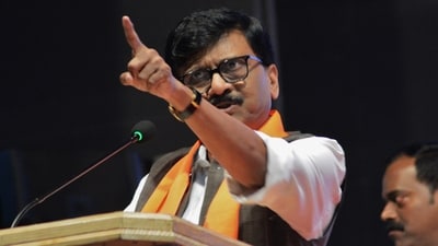 Shiv Sena (UBT) MP Sanjay Raut is addressing workers of the party in Mumbai. (Praful Gangurde /HT file)