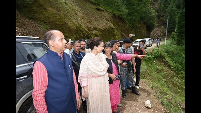 Himachal MP Kangana Ranaut and leader of Opposition Jai Ram Thakur during a visit in flood-hit area of Mandi district on Sunday. (Source) Himachal MP Kangana Ranaut and leader of Opposition Jai Ram Thakur during a visit in flood-hit area of Mandi district on Sunday. (Source)