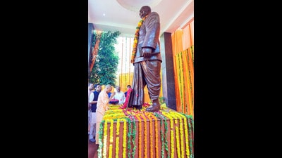 Yogi Adityanath pays tribute to Shyama Prasad Mukherjee on his birth anniversary, in Lucknow on Sunday. (Yogi Adityanath-X) Yogi Adityanath pays tribute to Shyama Prasad Mukherjee on his birth anniversary, in Lucknow on Sunday. (Yogi Adityanath-X)