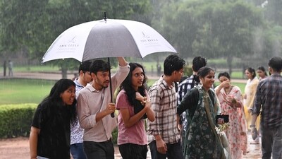 The IMD has placed a yellow 'alert' for Delhi as it predicted light rain and thunderstorms (Sanjeev Verma/HT Photo)
